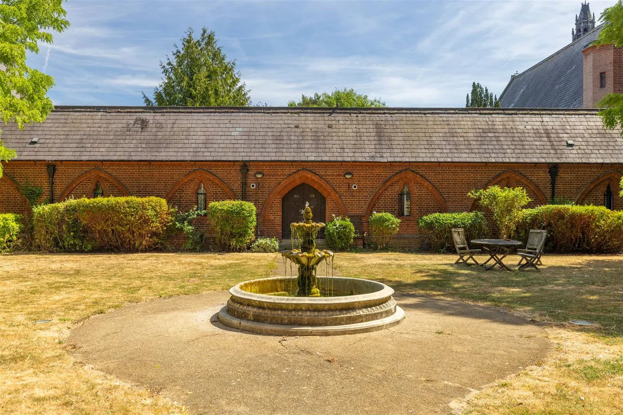 Hatch Lane, Windsor, SL4 3QR, photo 14