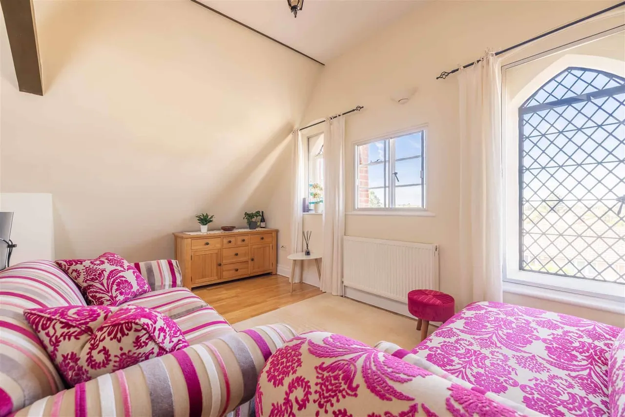 Hatch Lane, Windsor, SL4 3QR, photo 4
