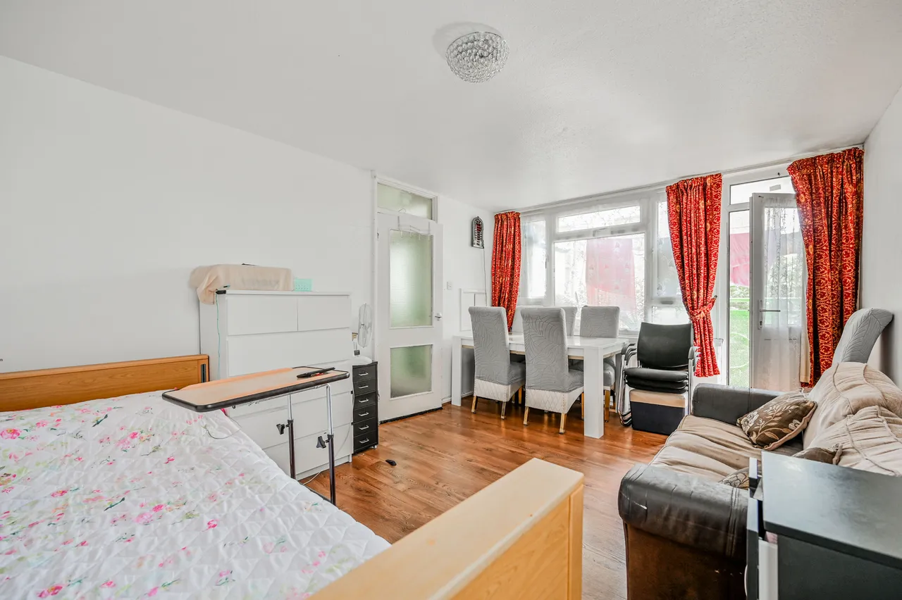 2 bed flat for sale — 161 Boleyn Road, London