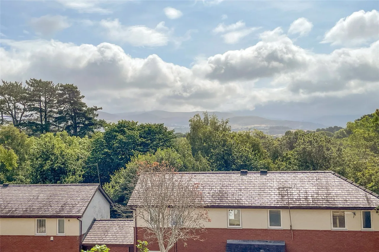 Bangor, LL57, photo 11