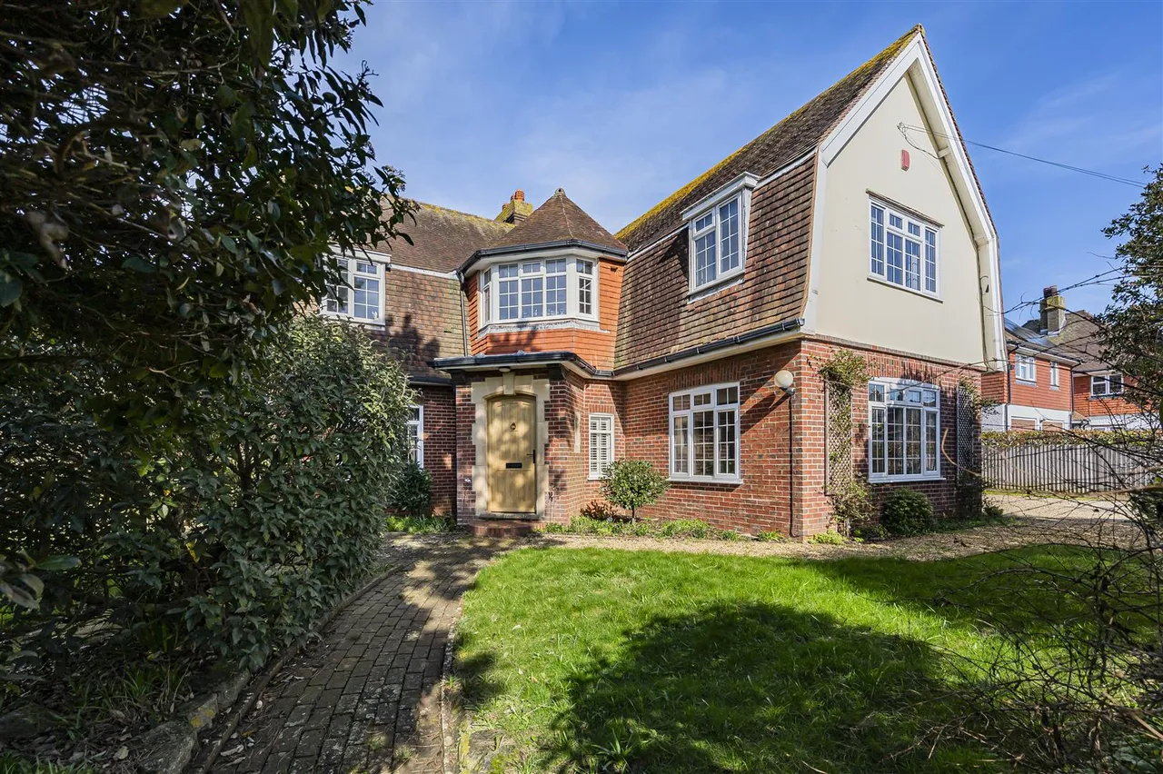 4 bed house for sale, Grove Road, Seaford
