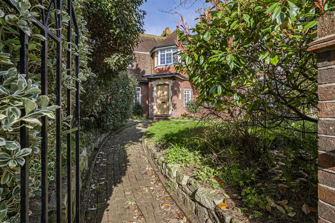 Grove Road, Seaford, photo 39