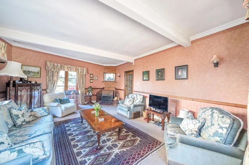Uplands Road, Kenley CR8 5EE, photo 2