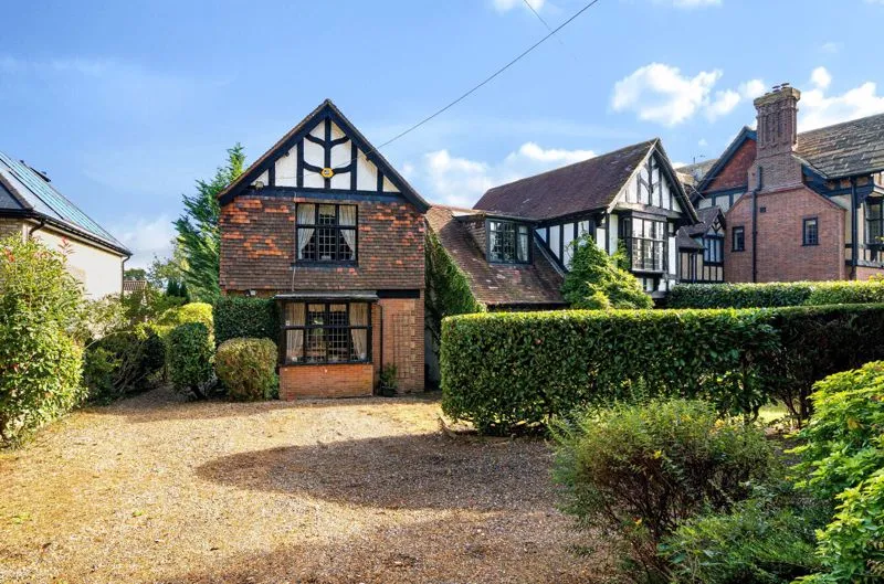 5 bed house for sale — Uplands Road, Kenley CR8 5EE