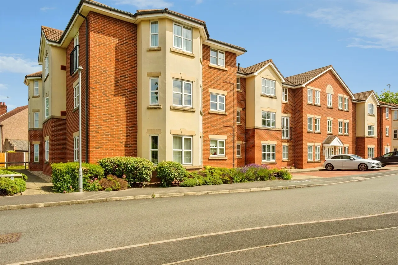 Ladybower Close, WIRRAL, photo 8