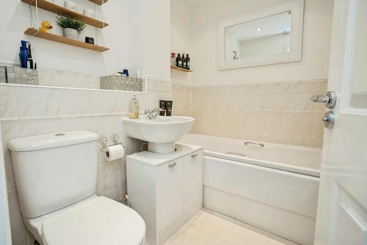 Swindale Close, Gamston, NG2, photo 17