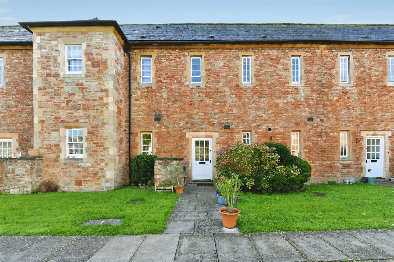 3 bed character property for sale, Lower Chapel Court, South Horrington Village, BA5