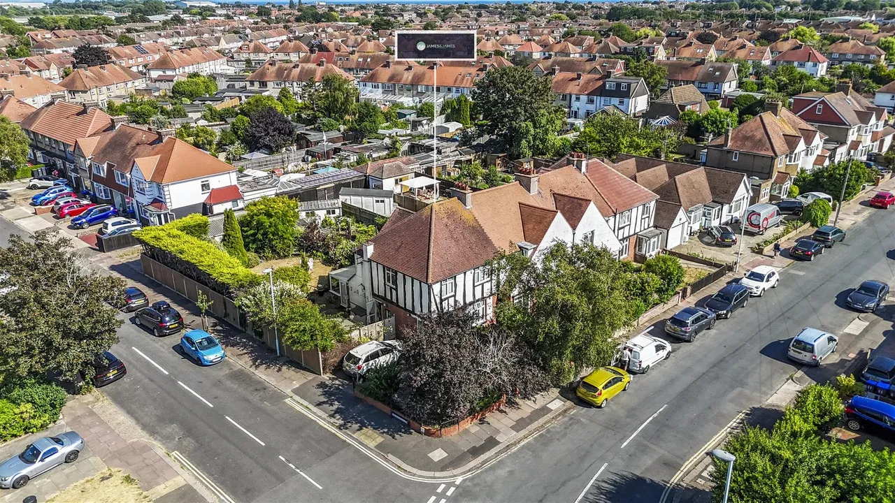 3 bed house for sale — Beaumont Road, Worthing
