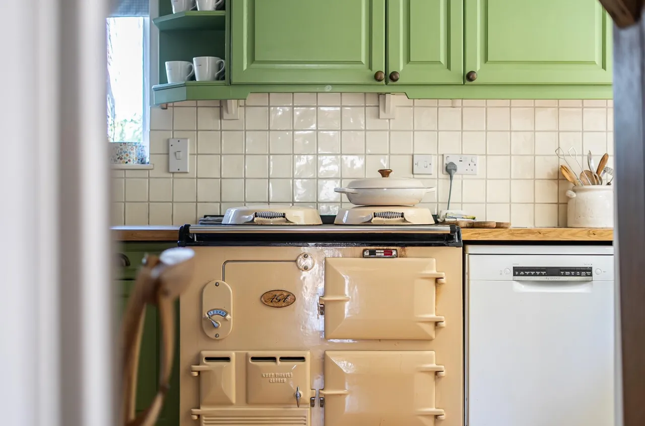 Haslemere Road, Brook, GU8, photo 9