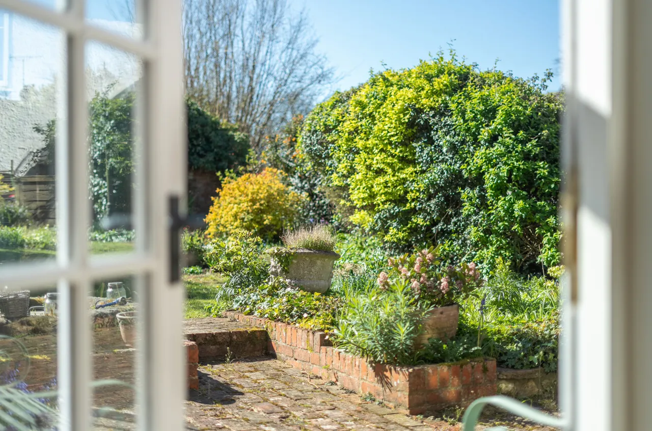 Haslemere Road, Brook, GU8, photo 21