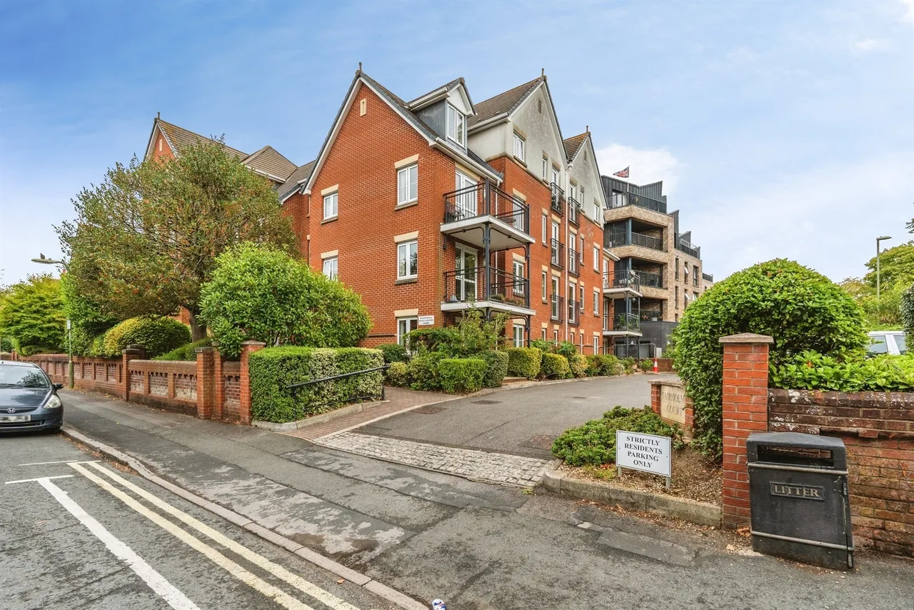 1 bed flat for sale — Archers Road, Eastleigh