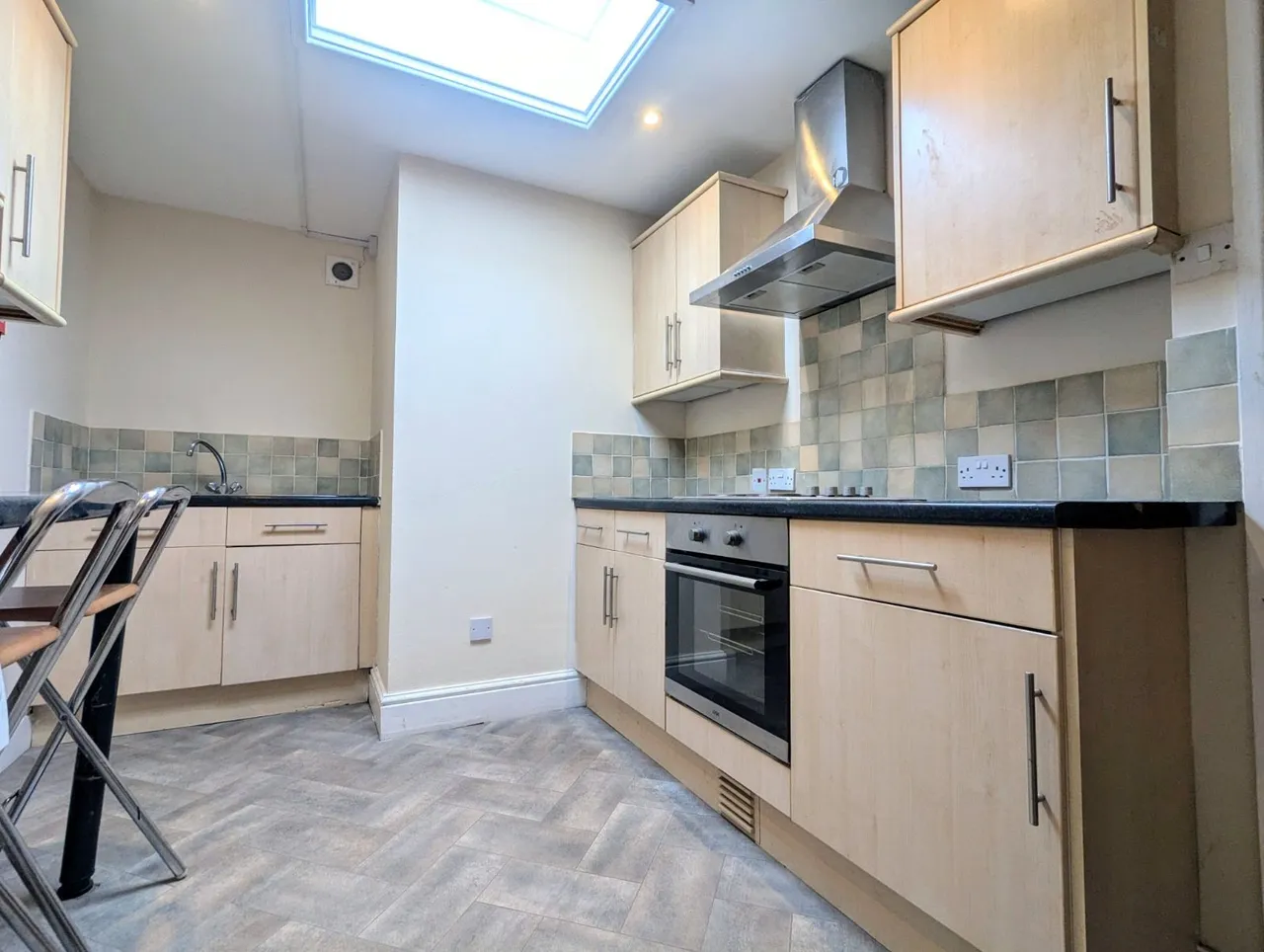 4 bed flat to rent — Gloucester Road, Somerset, Bishopston, BS7 8NY
