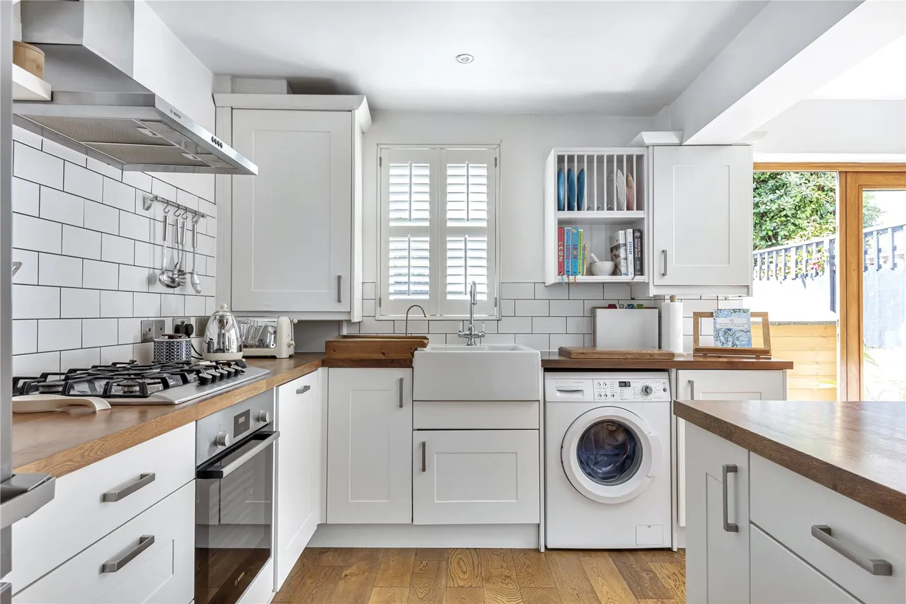 Shacklegate Lane, Teddington, TW11 8SH, photo 6