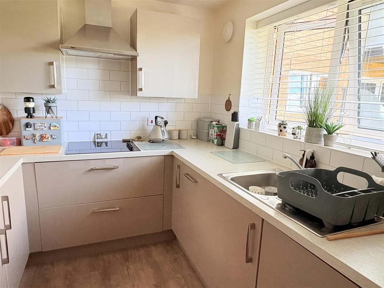 8 Botley Road, Park Gate, Southampton, photo 12