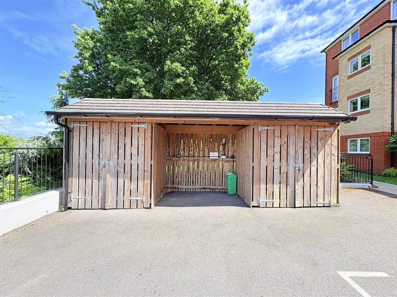 8 Botley Road, Park Gate, Southampton, photo 15