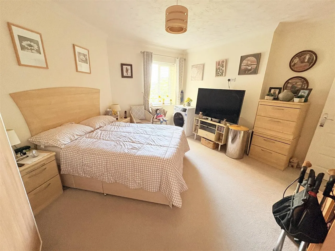 8 Botley Road, Park Gate, Southampton, photo 13