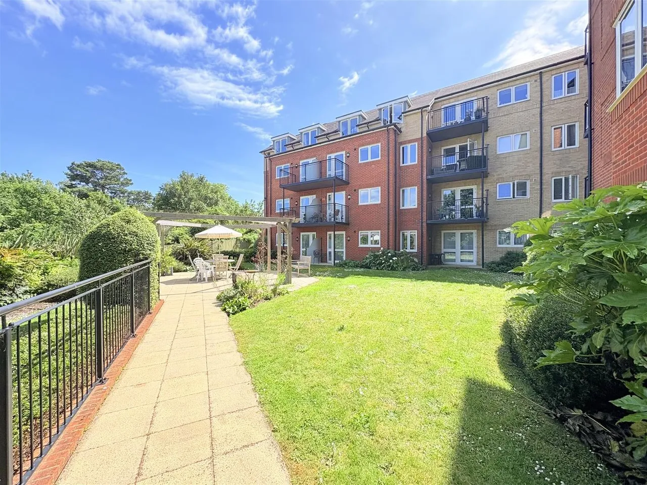 1 bed flat for sale — 8 Botley Road, Park Gate, Southampton