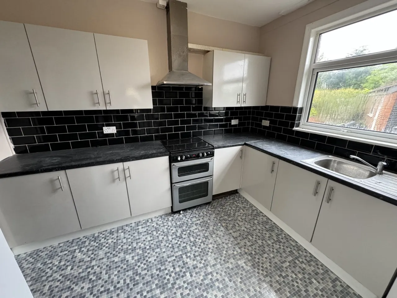 Becketts Park Drive, Headingley, LS6, photo 2
