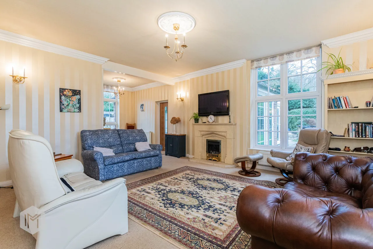 Wigshaw Lane, Culcheth, Warrington, WA3 4NF, photo 4