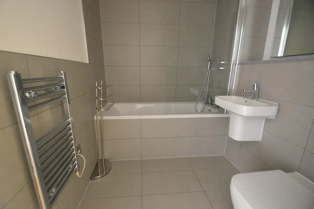 Bath Road, Slough, photo 6