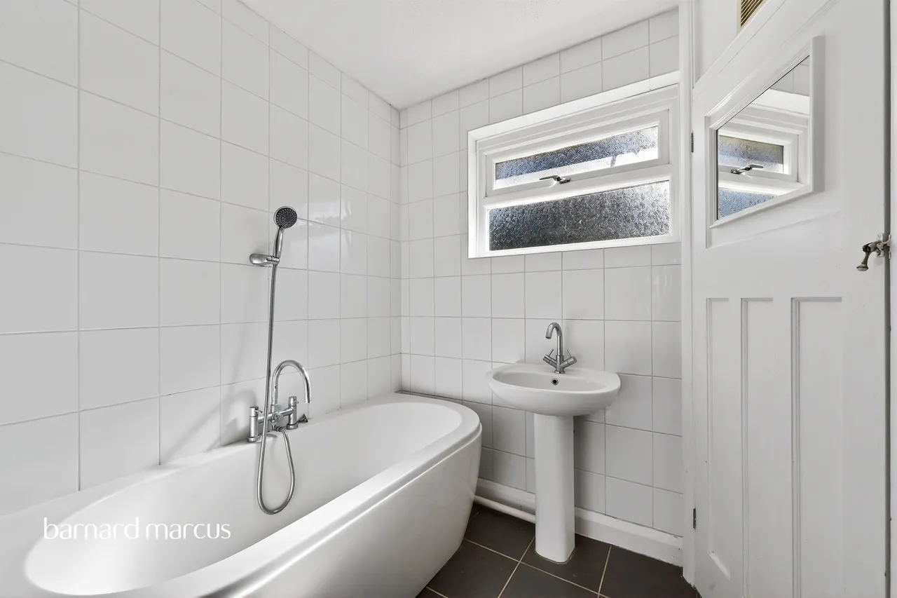 Grosvenor Road, Epsom, photo 11