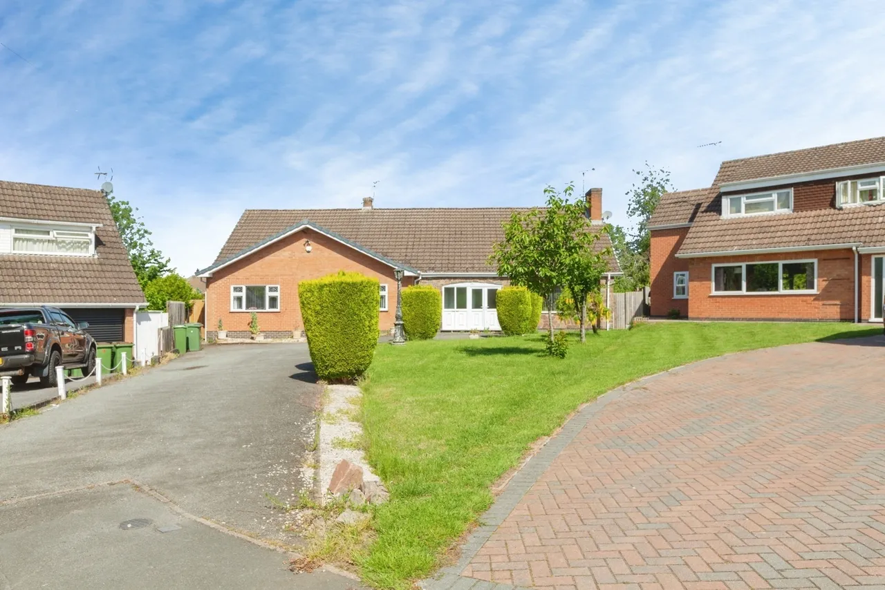 5 bed property for sale, Hall Close, Glen Parva, LE2