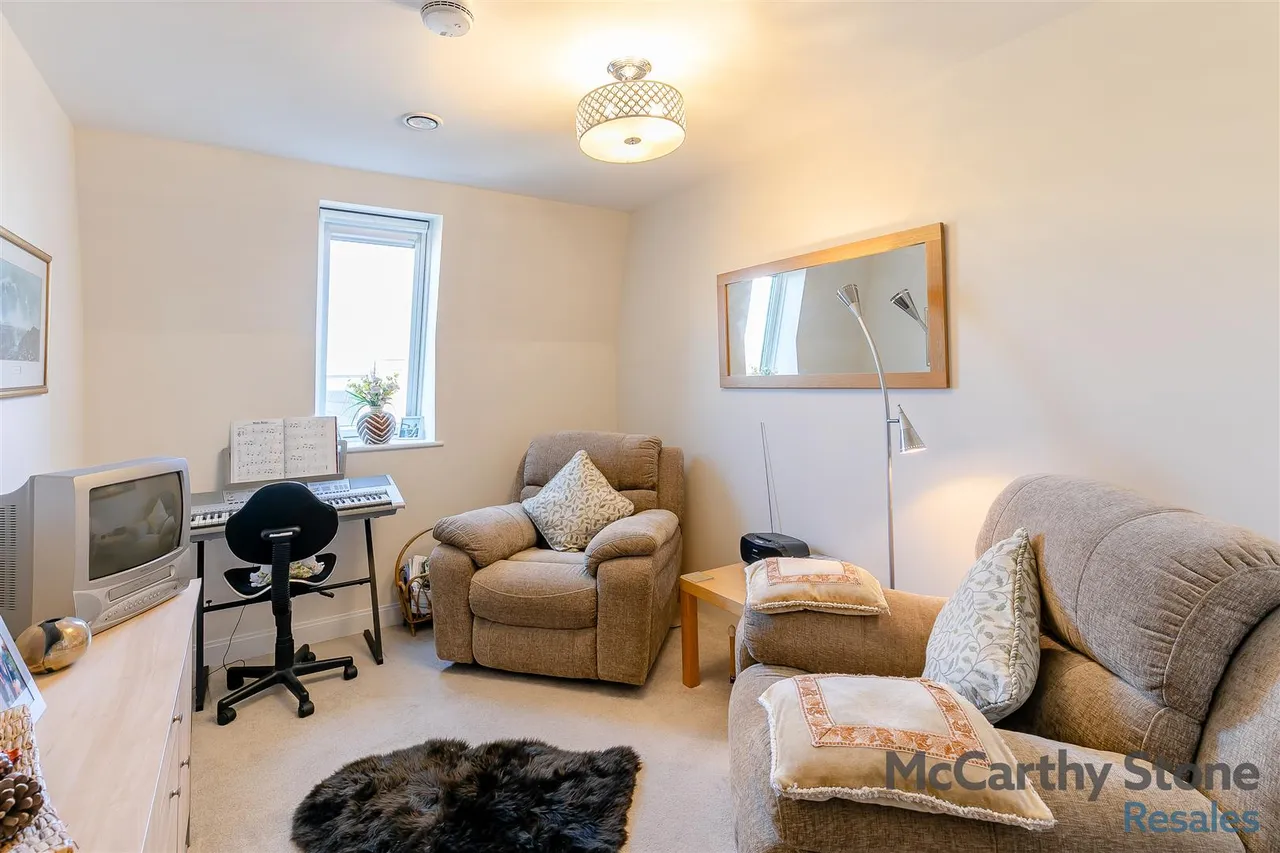 Berneslai Close, Barnsley, S70, photo 7