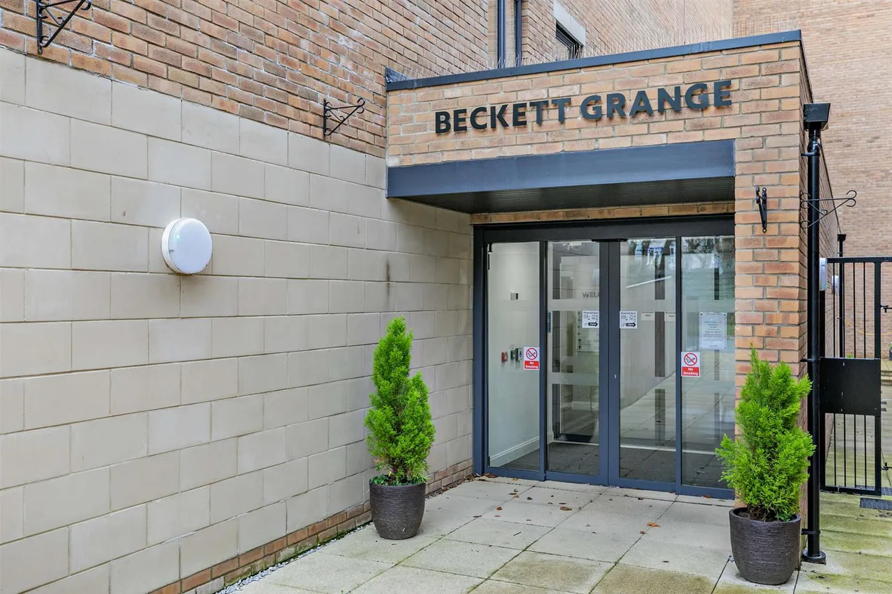 Berneslai Close, Barnsley, S70, photo 20