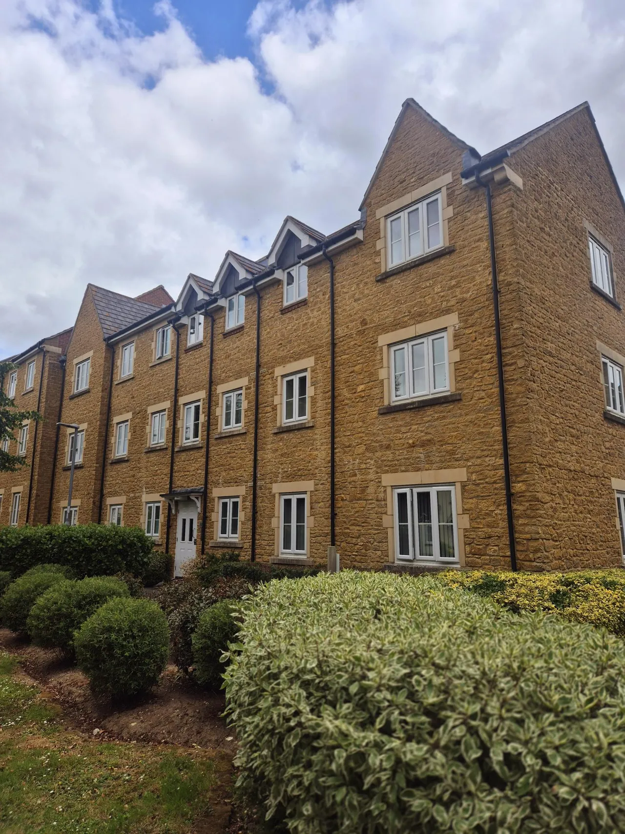 2 bed flat to rent, Paulls Close, Martock, TA12