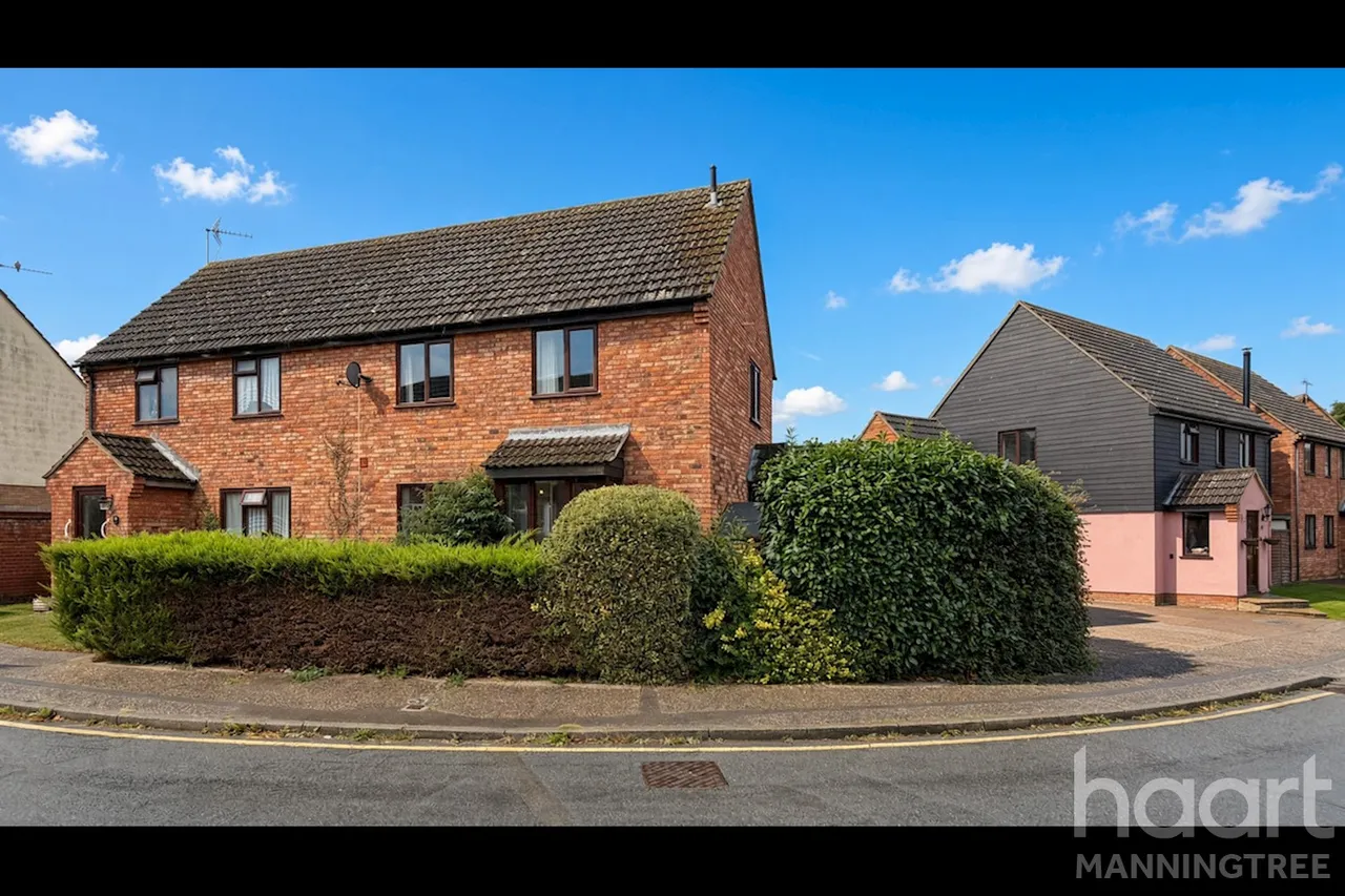 3 bed house for sale, Munnings Way, Lawford, CO11