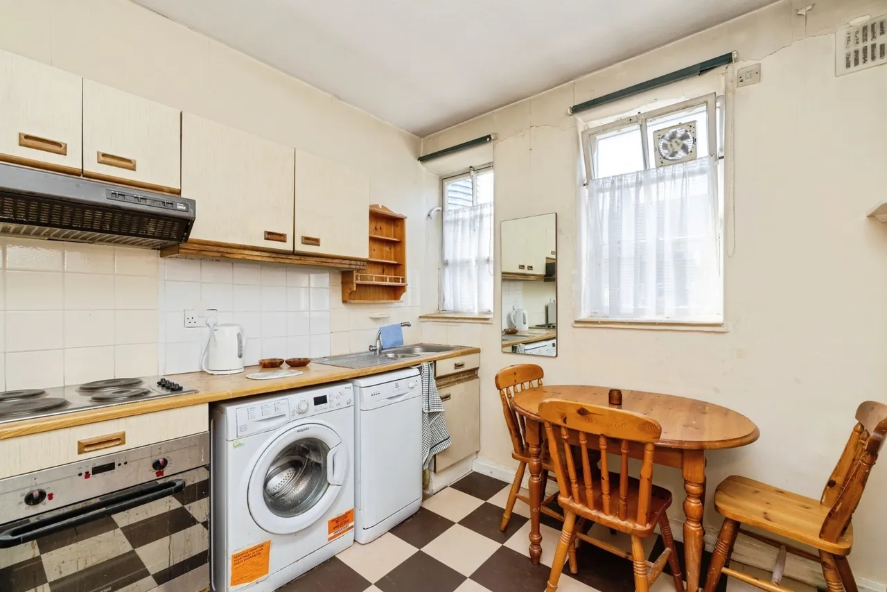 Vicarage Crescent, Battersea, London, SW11, photo 4