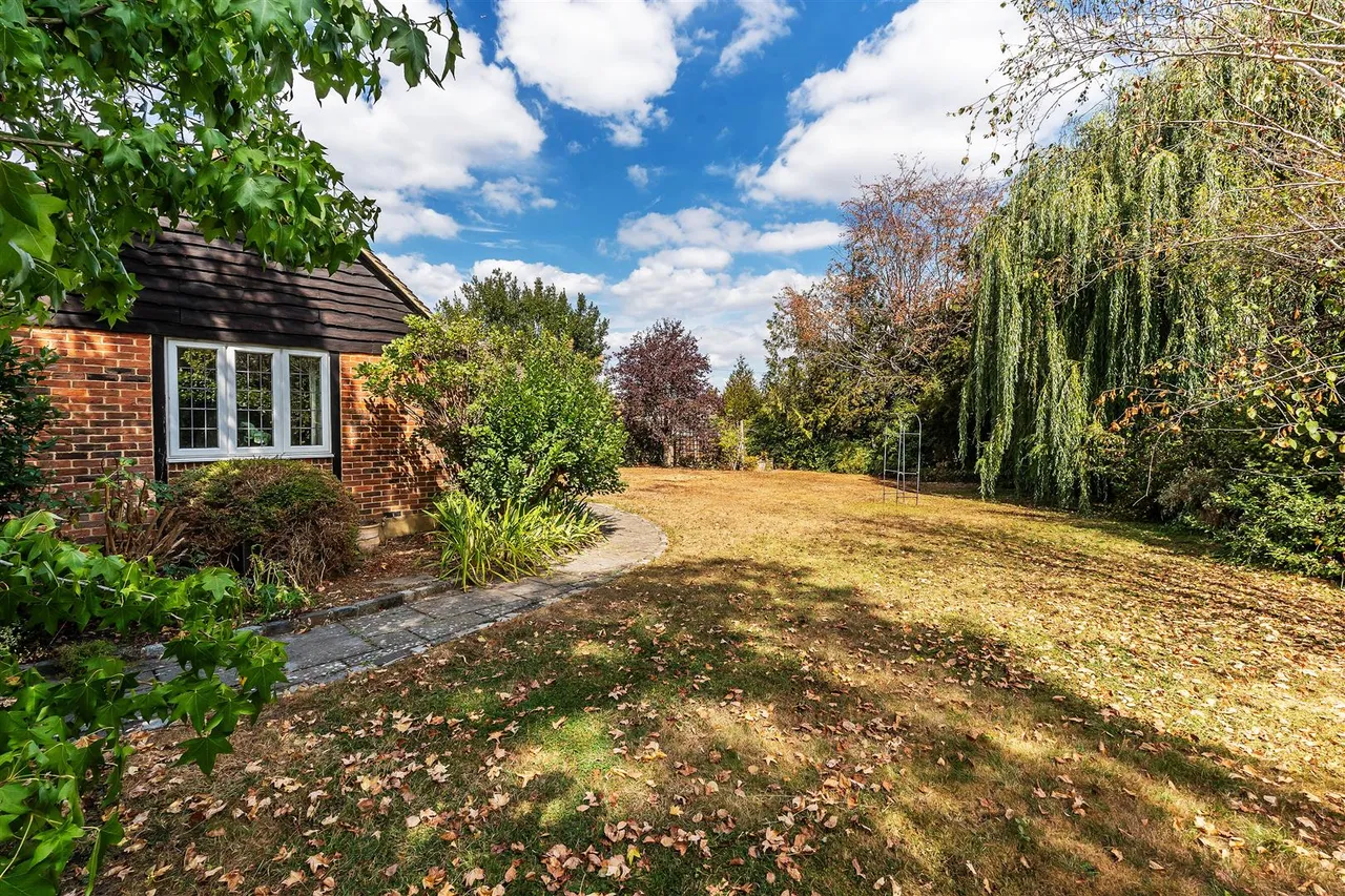 School Lane, Fetcham, KT22, photo 8