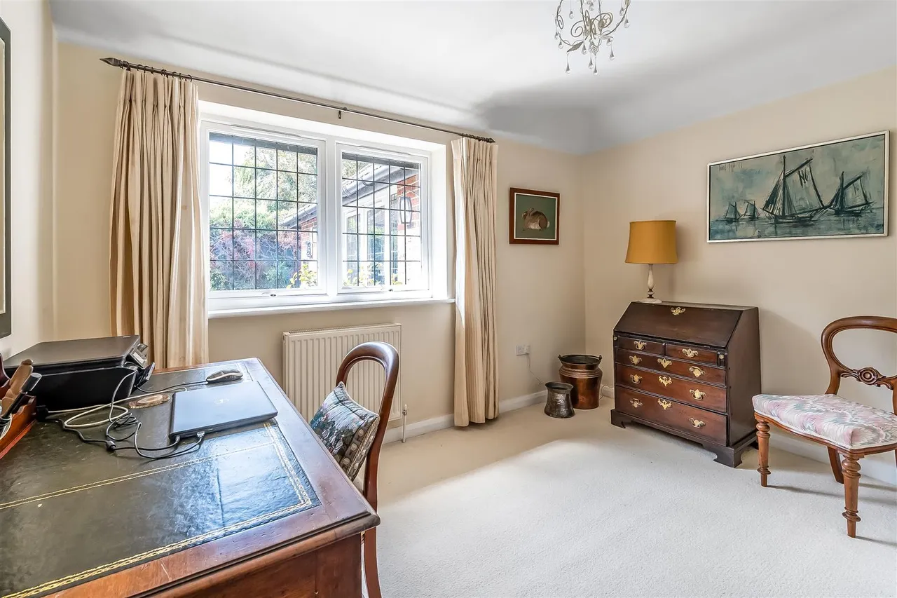 School Lane, Fetcham, KT22, photo 13