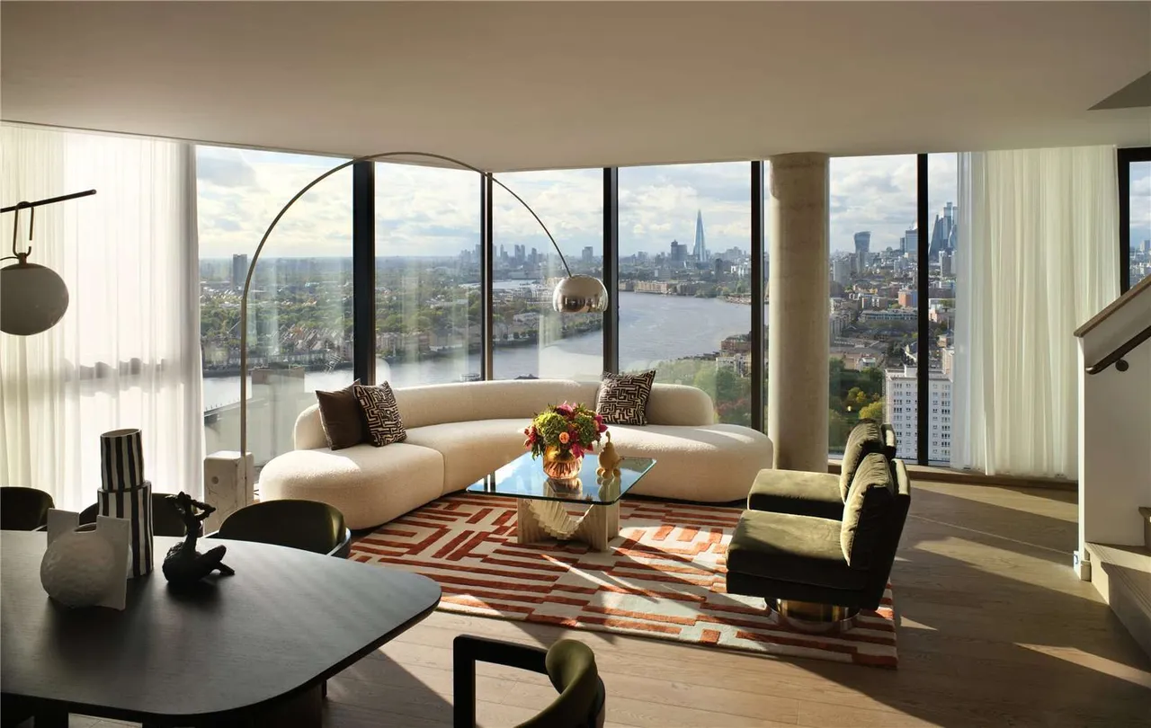 2 bed new development for sale — Vetro, West India Dock Road, London, E14 8JA