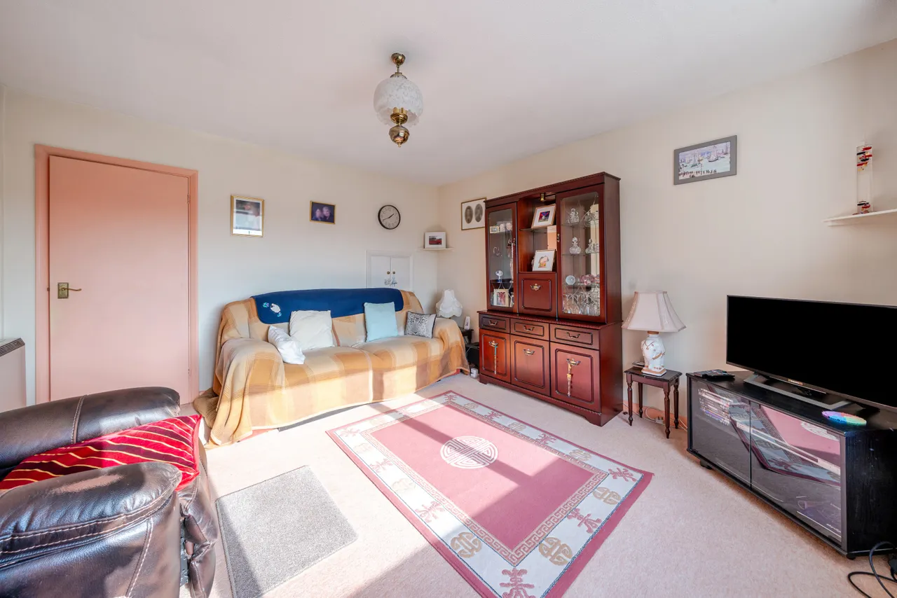 Bronsdon Way, Denham, UB9, photo 2