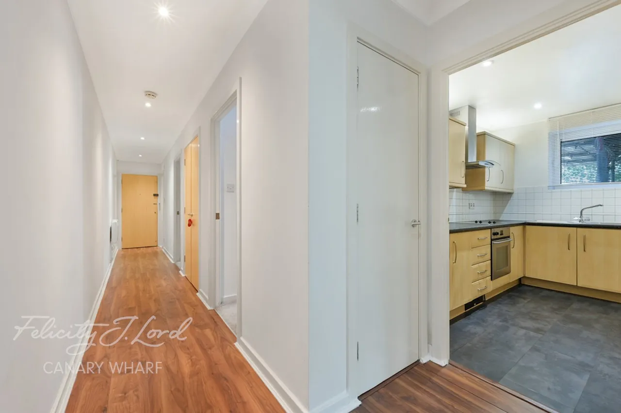 Boardwalk Place, London, E14, photo 5