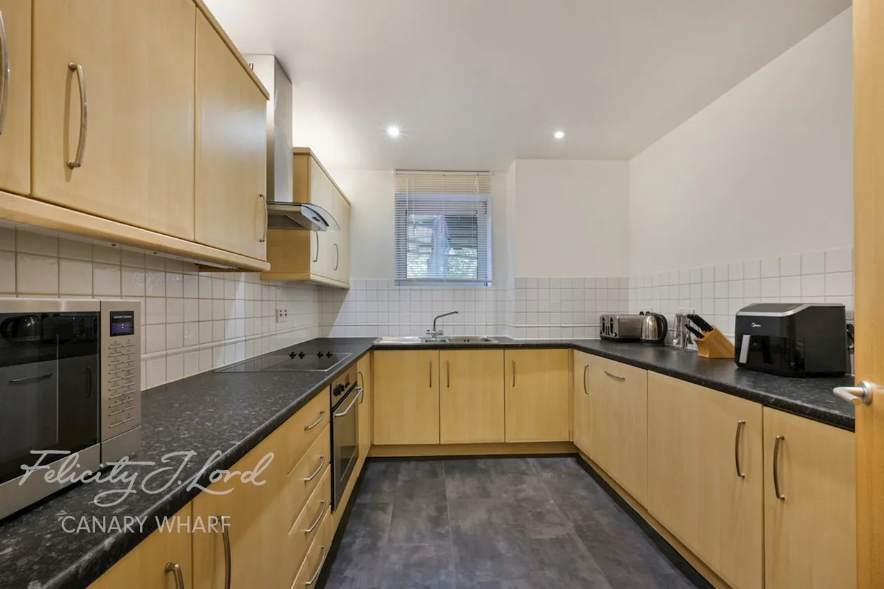 Boardwalk Place, London, E14, photo 3