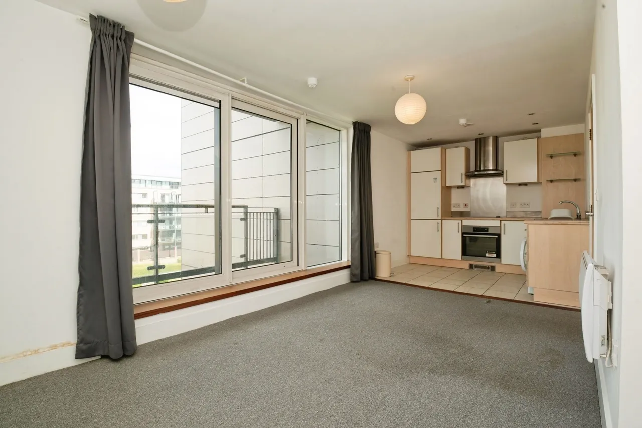 1 bed flat for sale — Caldey Island House, Ferry Court, Cardiff, CF11