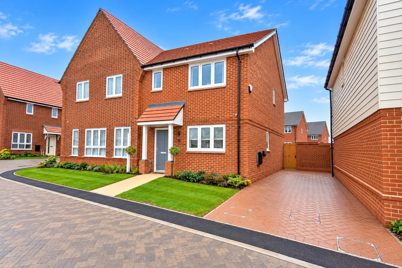 3 bed house for sale, Eastbrook Village, Milton Keynes