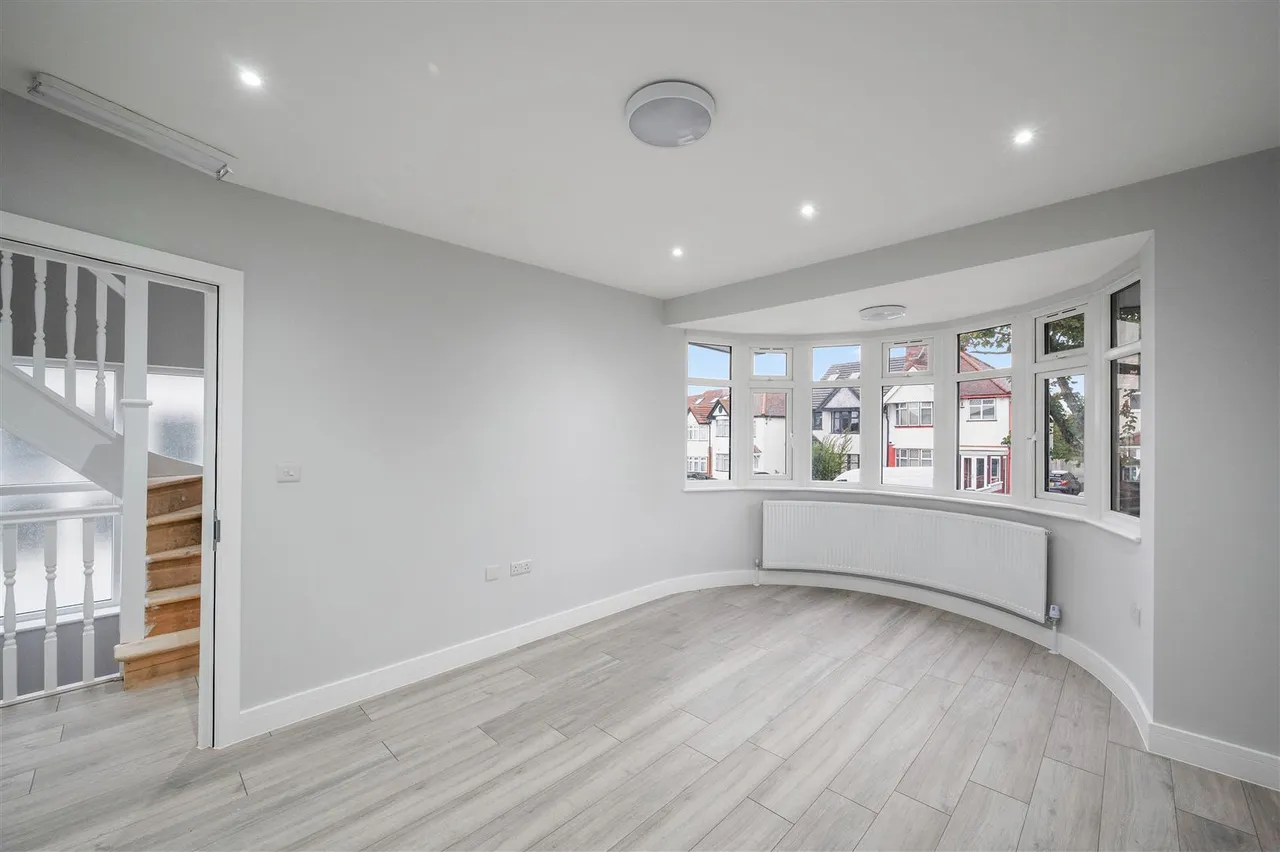 Randall Avenue, London, NW2, photo 10