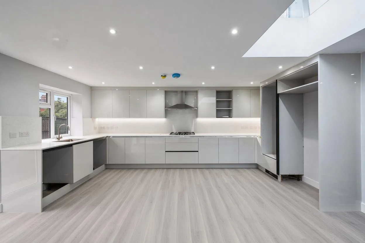 Randall Avenue, London, NW2, photo 3