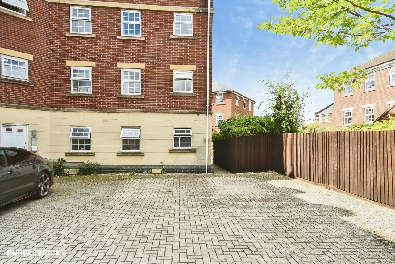 Birkdale Close, Swindon, SN25, photo 16