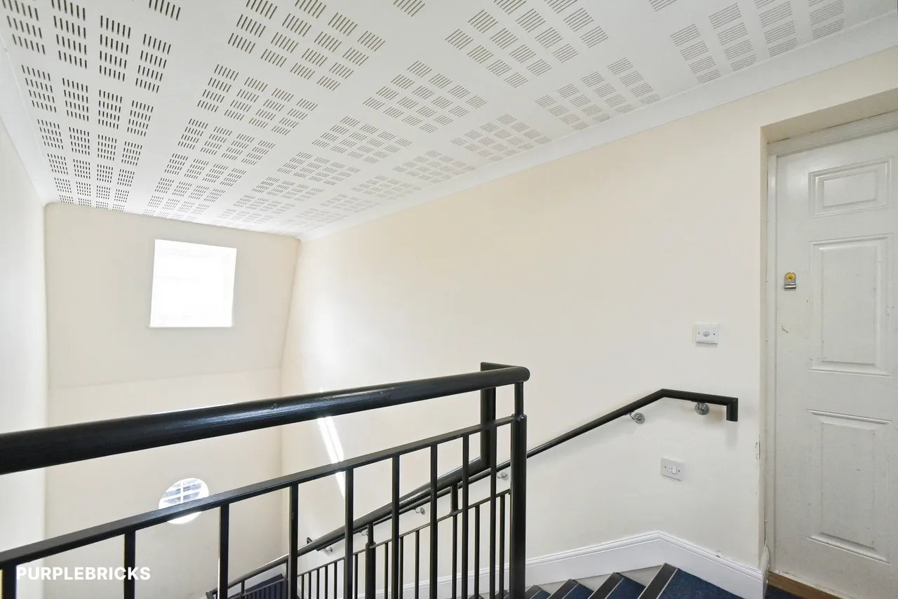 Birkdale Close, Swindon, SN25, photo 15