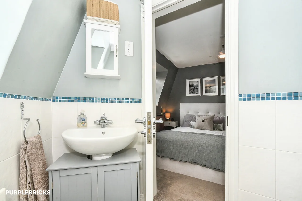 Birkdale Close, Swindon, SN25, photo 9