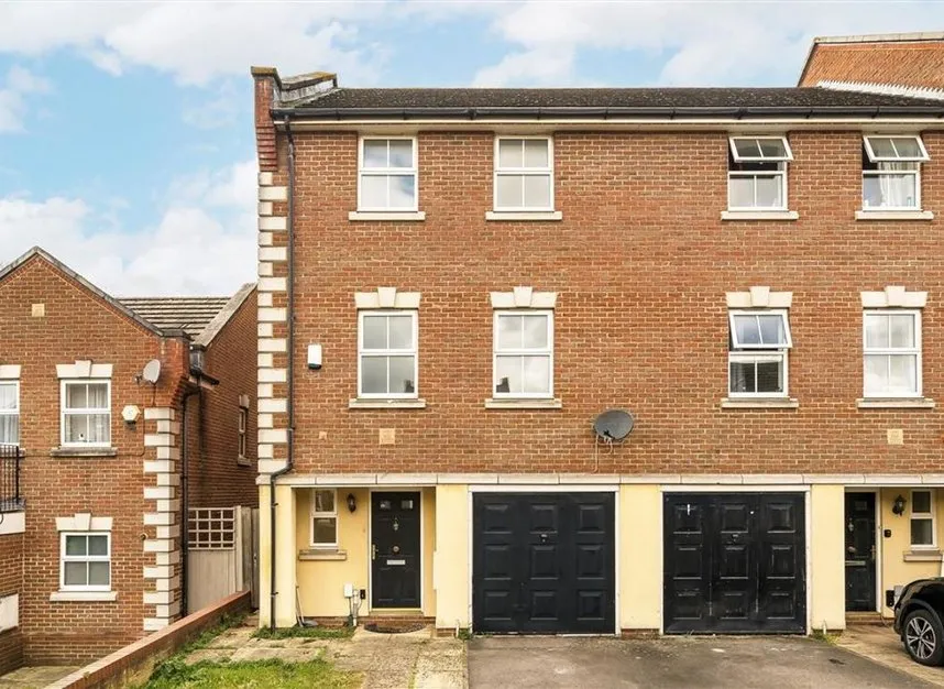3 bed house for sale — Barlow Drive, Woolwich, SE18