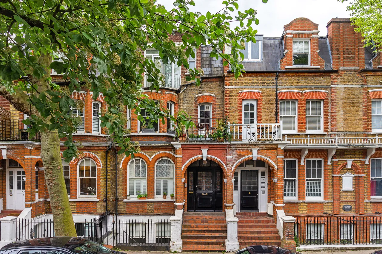 1 bed flat to rent — 4a Crookham Road, London