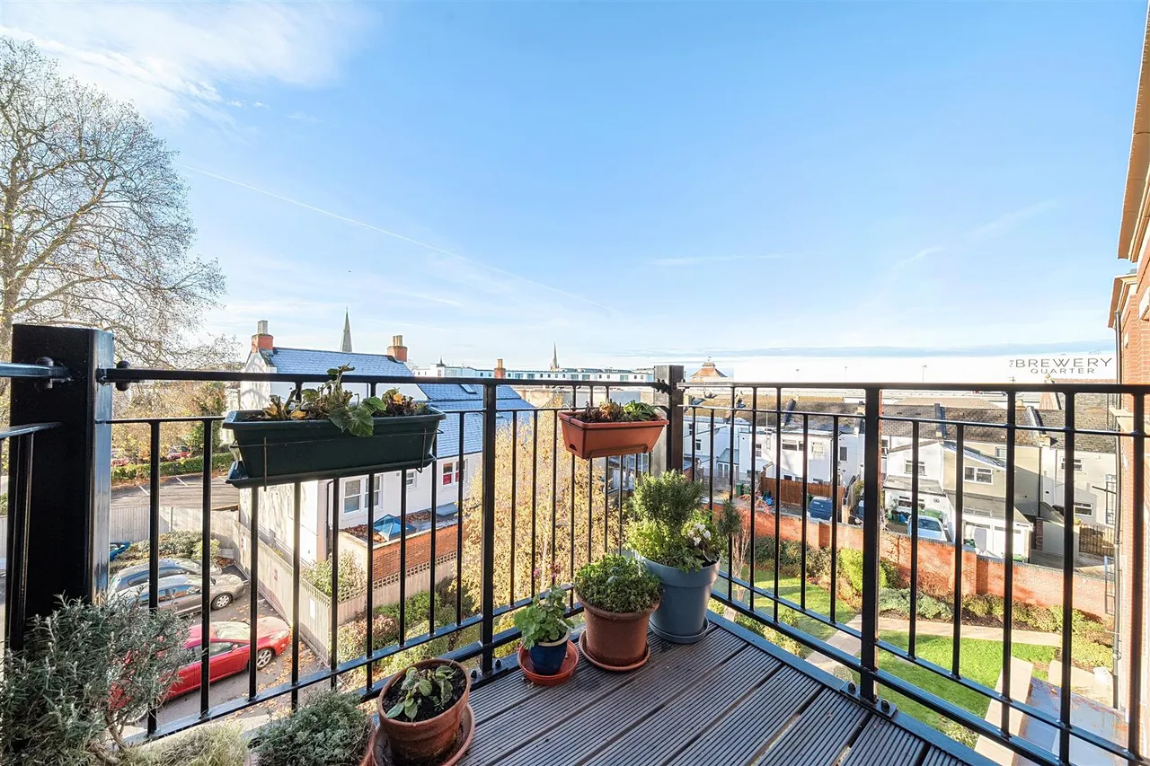 2 bed flat for sale, North Place, Cheltenham, GL50