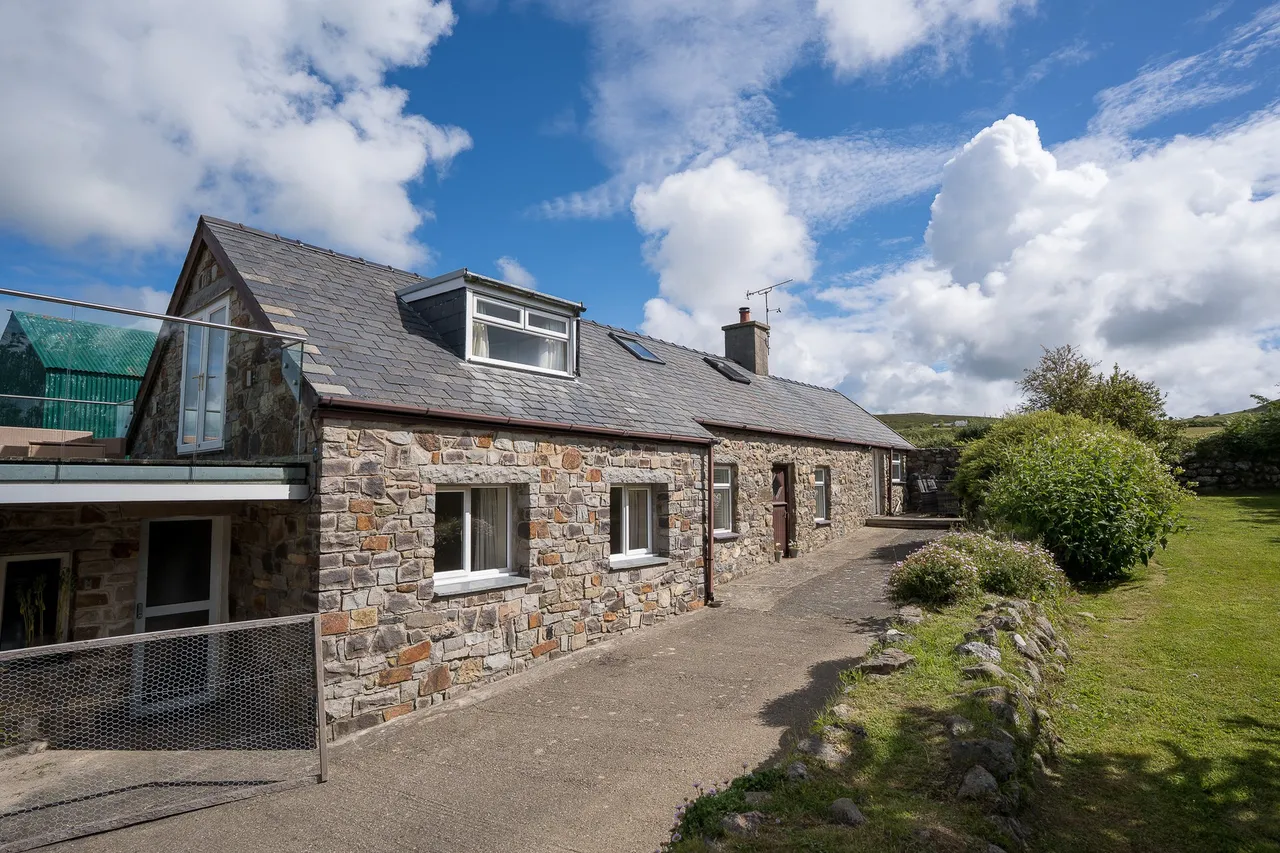 Court Farm, Mynytho, Pwllheli, Gwynedd, LL53 7SH, photo 2