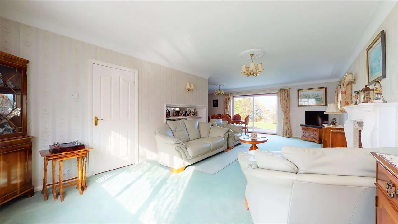 The Beacons, Loughton, photo 4