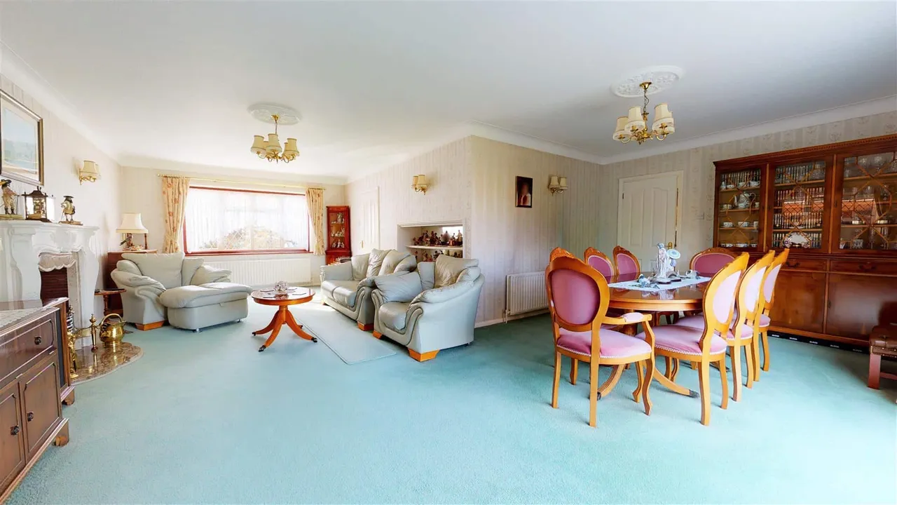 The Beacons, Loughton, photo 5